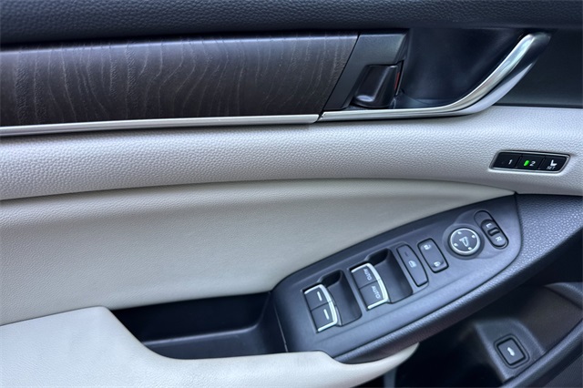 2020 Honda Accord Touring 2.0T photo 11