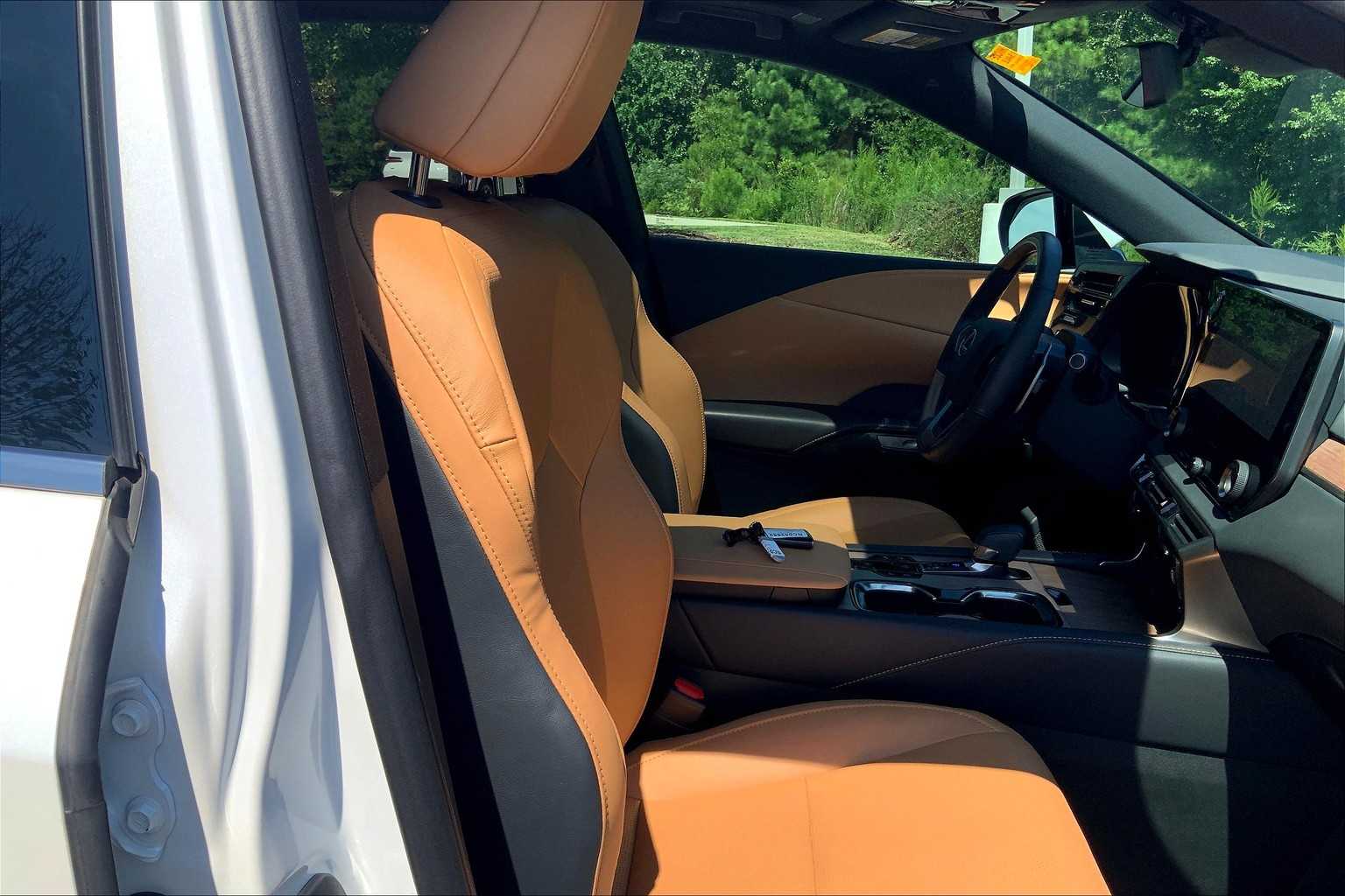 2024 Lexus RX Premium photo 8