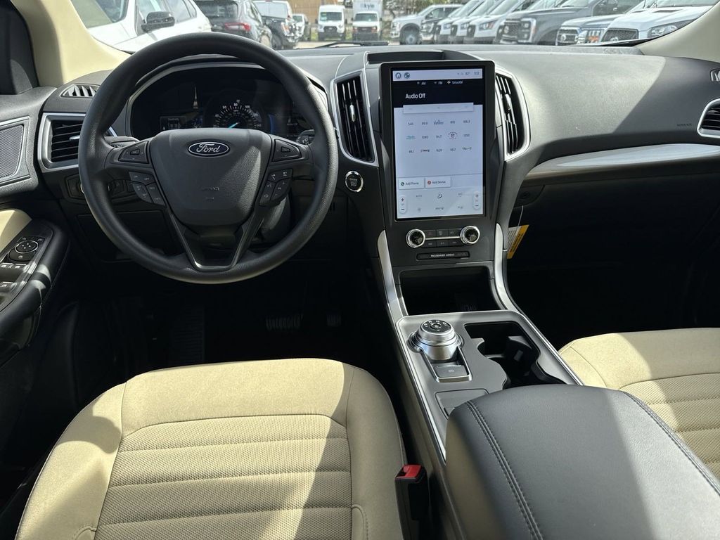 2024 Ford Edge SE photo 3