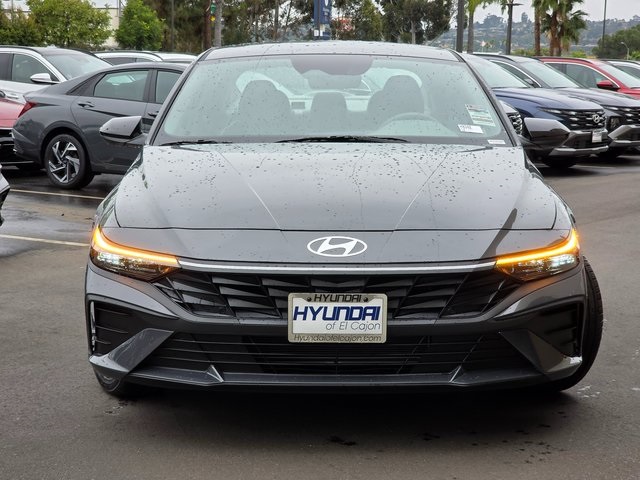 2025 Hyundai Elantra SEL Sport photo 3
