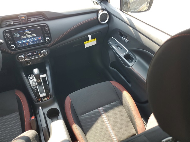 2025 Nissan Versa SR photo 7