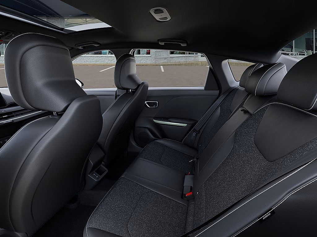 2025 Kia K4 GT-Line photo 16