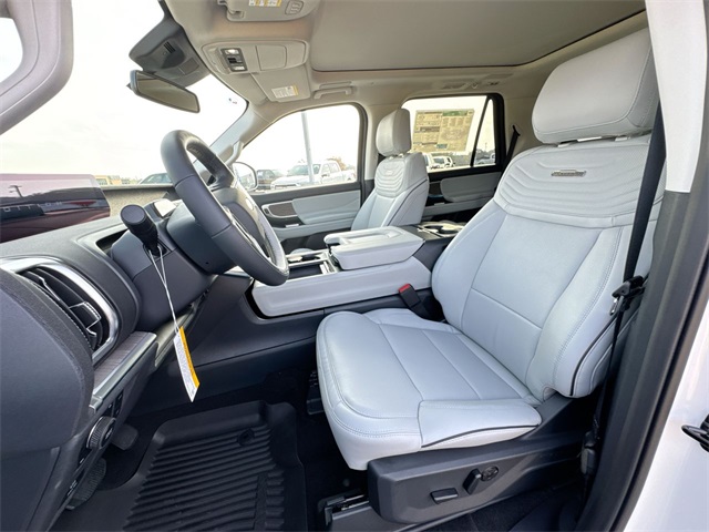 2025 Ford Expedition Platinum photo 2