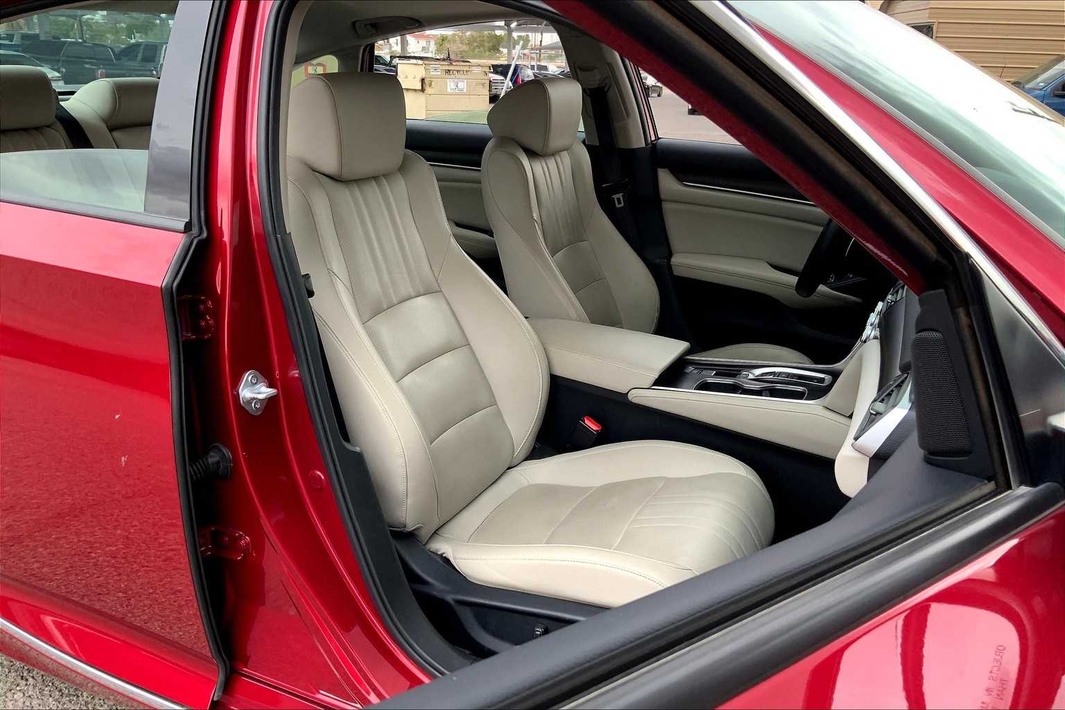 2022 Honda Accord Touring photo 8