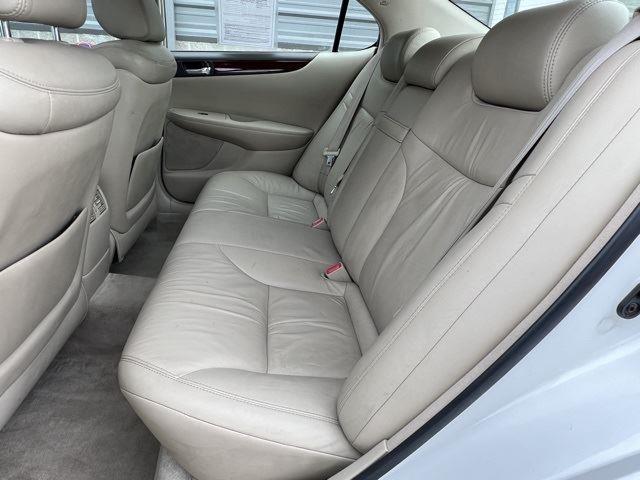 2004 Lexus ES 330 Base photo 14