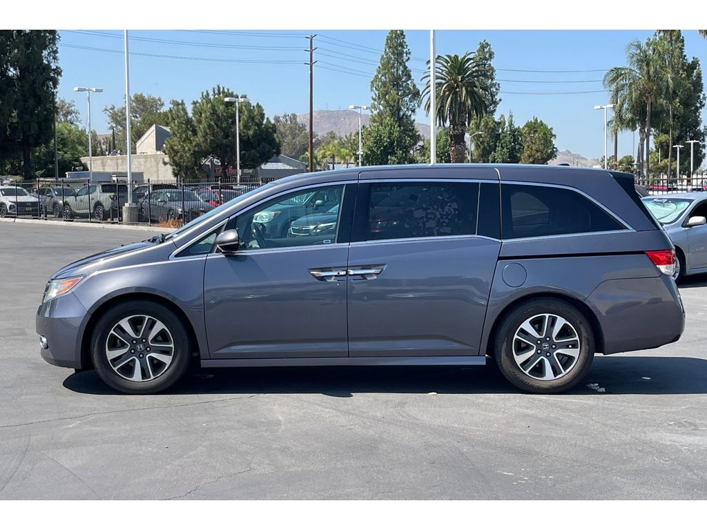 2016 Honda Odyssey Touring Elite photo 2