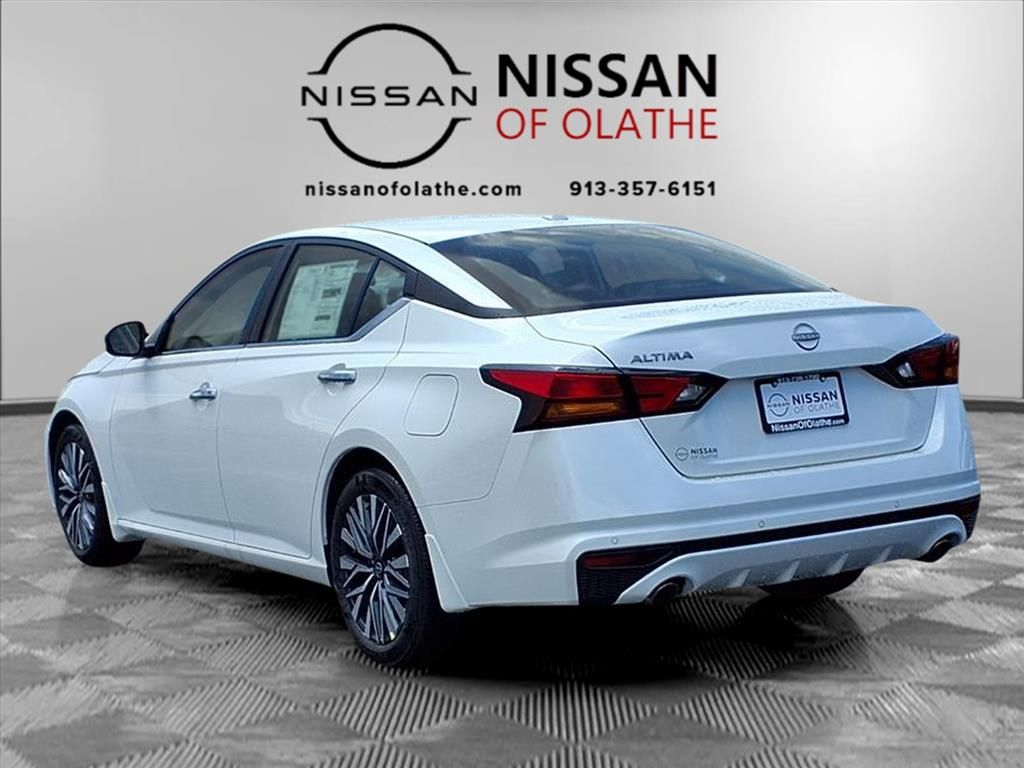 2025 Nissan Altima SV photo 3