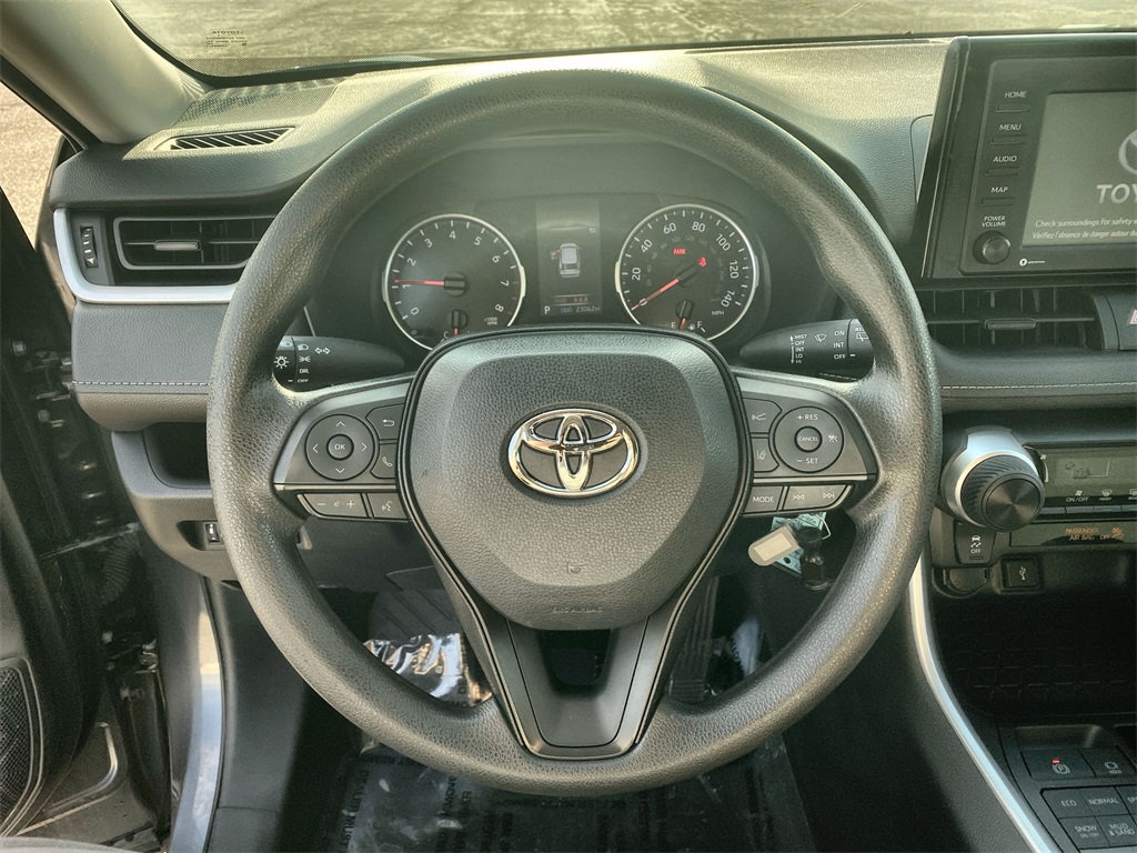 2022 Toyota RAV4 LE photo 11