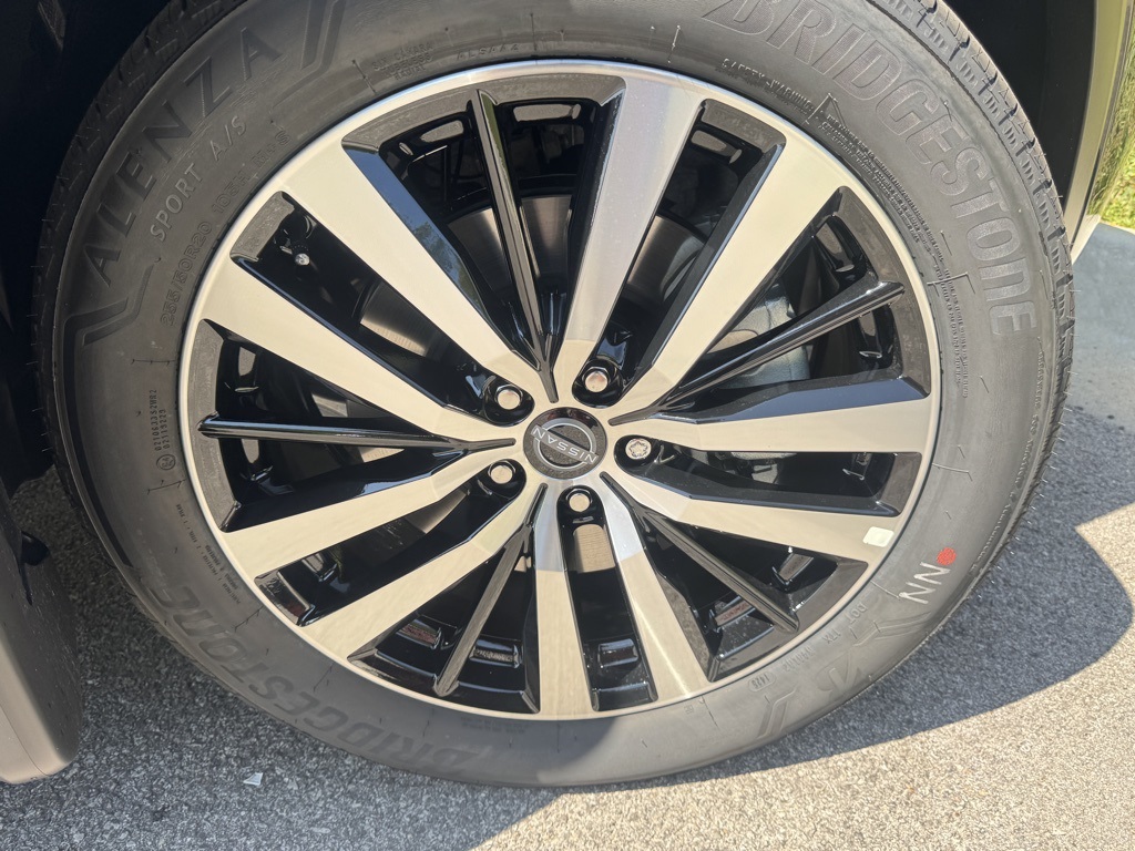 2025 Nissan Pathfinder Platinum photo 6