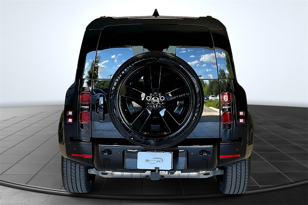 2025 Land Rover Defender 110 X-Dynamic SE photo 4
