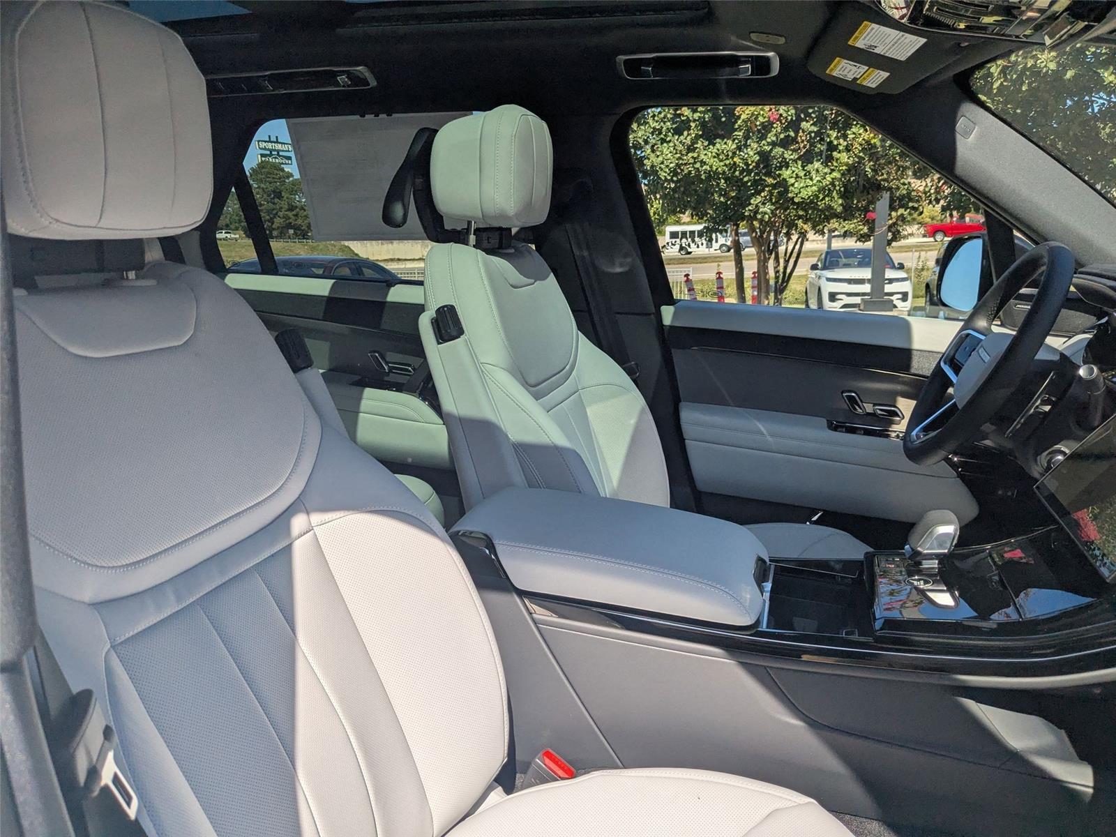 2025 Land Rover Range Rover Sport SE photo 28
