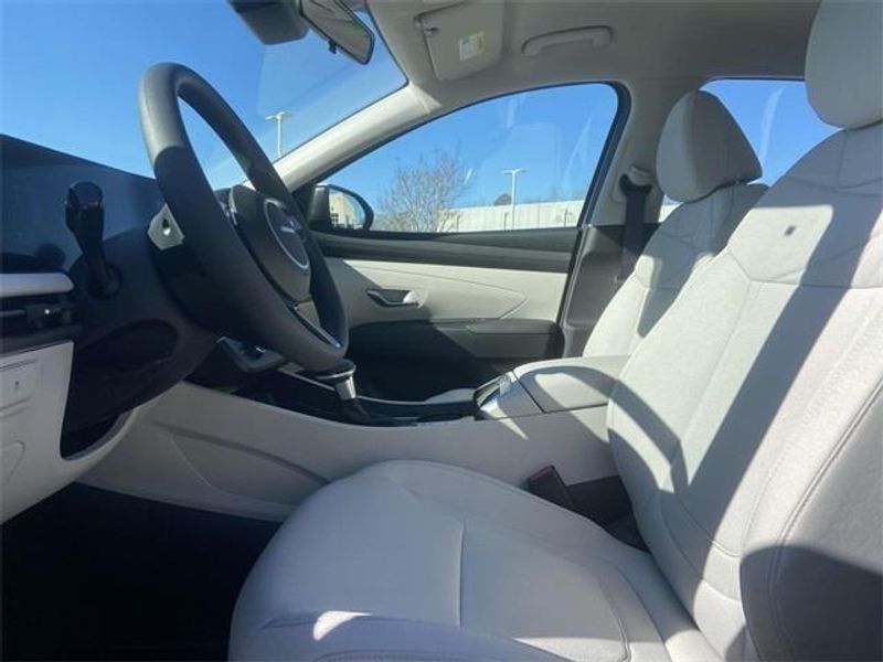 2025 Hyundai Tucson SE photo 9