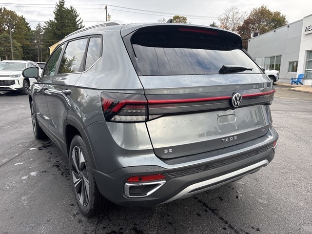 2025 Volkswagen Taos SE photo 2