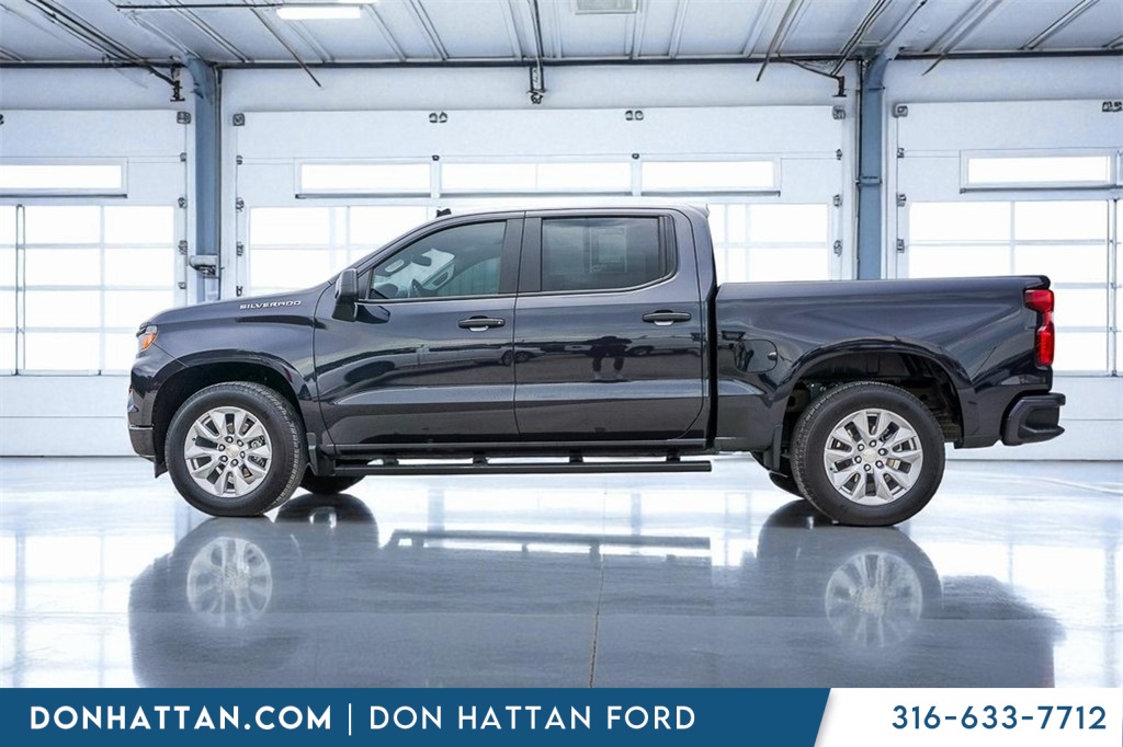 2022 Chevrolet Silverado 1500 Custom photo 2