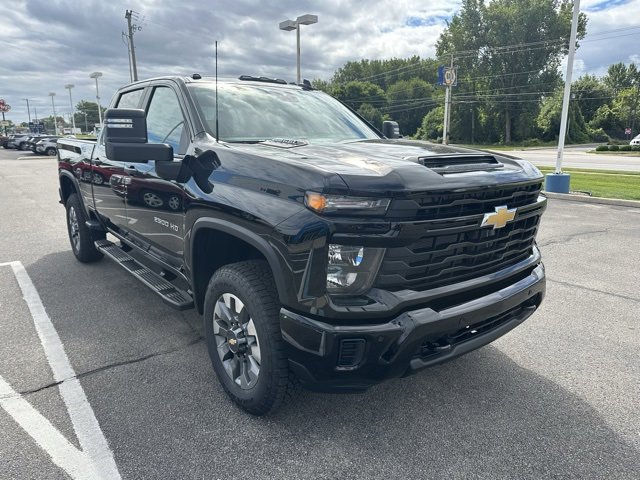 2026 Chevrolet Silverado 2500HD Custom photo 3