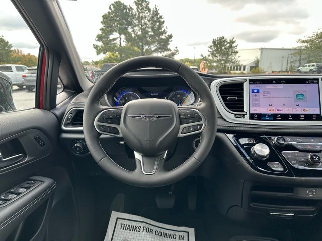 2026 Chrysler Pacifica photo 19