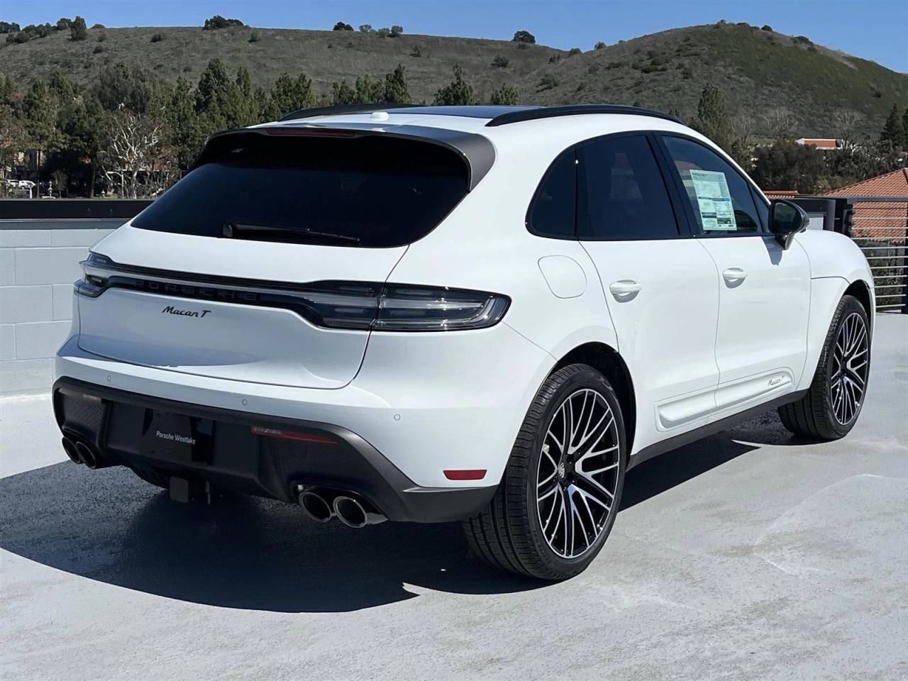 2025 Porsche Macan T photo 4