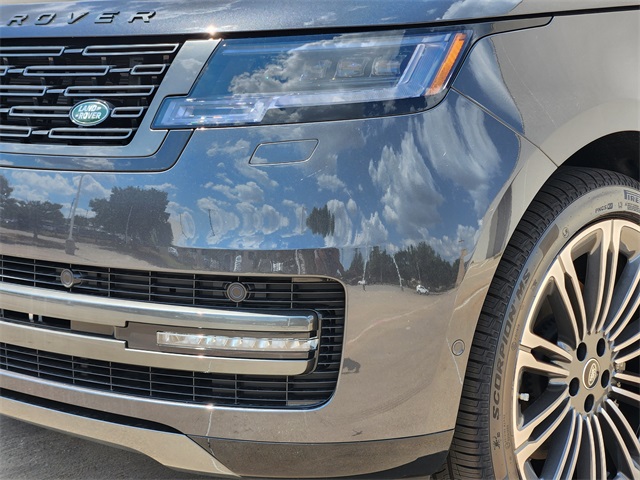 2025 Land Rover Range Rover SE photo 5