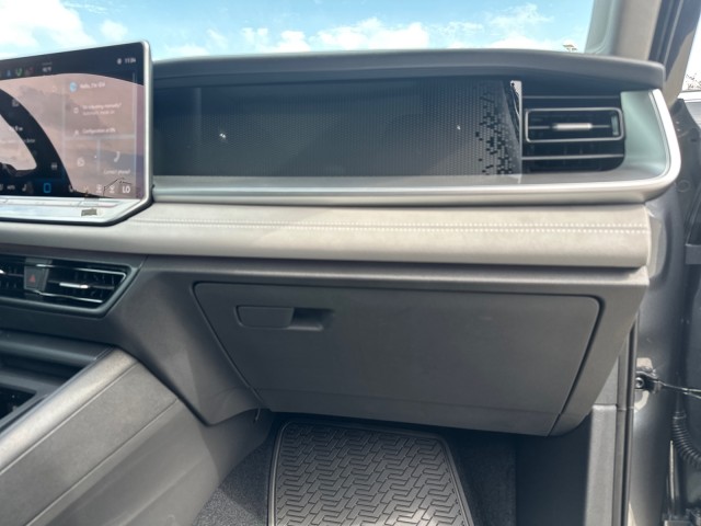 2025 Volkswagen Tiguan SE photo 26