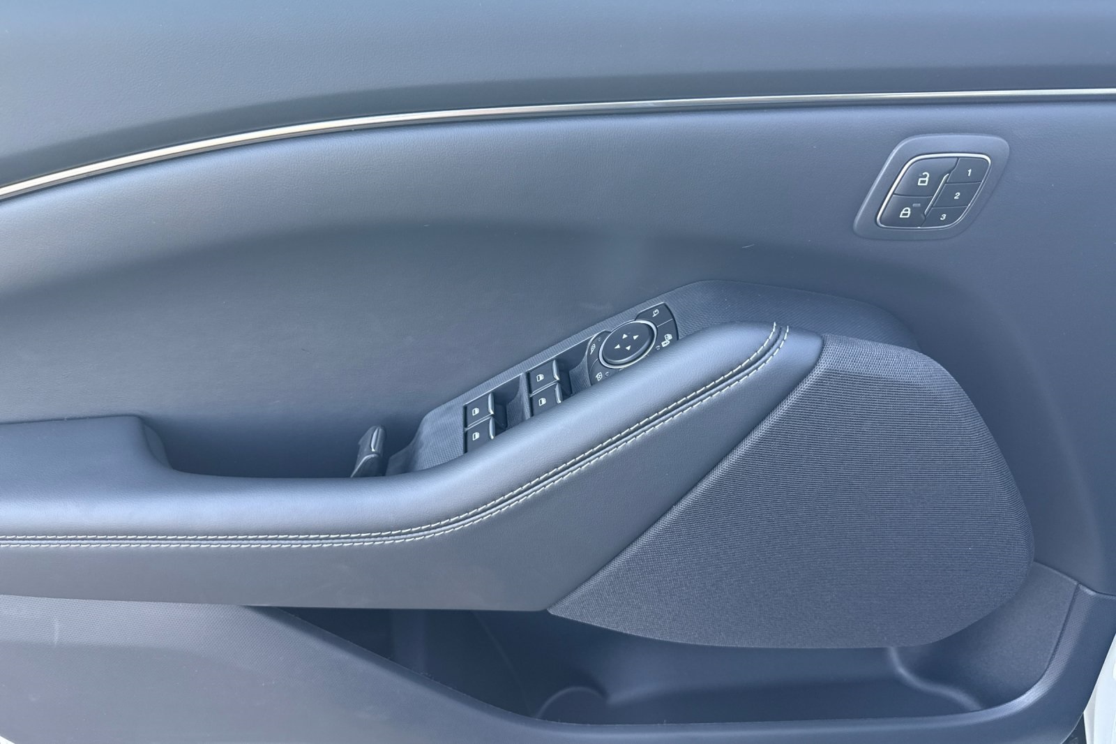 2025 Ford Mustang Mach-E Select photo 10