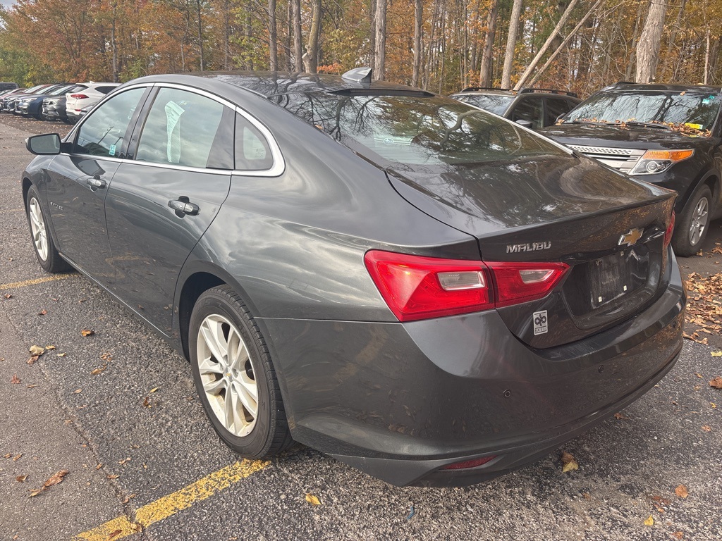 2017 Chevrolet Malibu 1LT photo 3