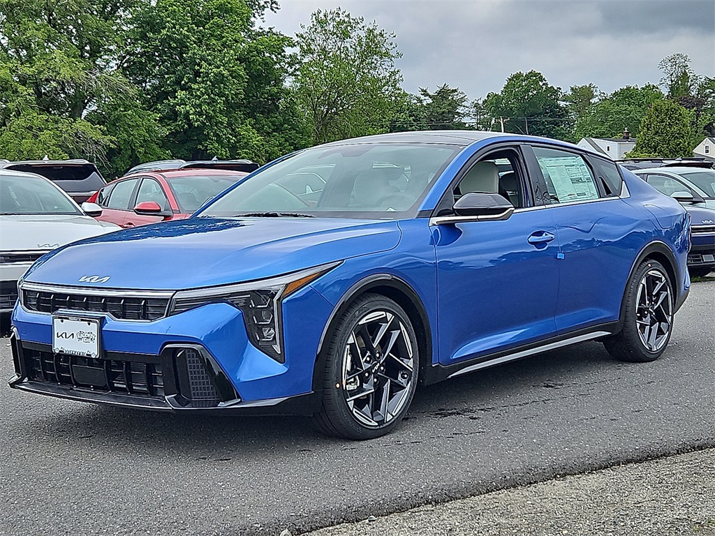 2025 Kia K4 GT-Line photo 2