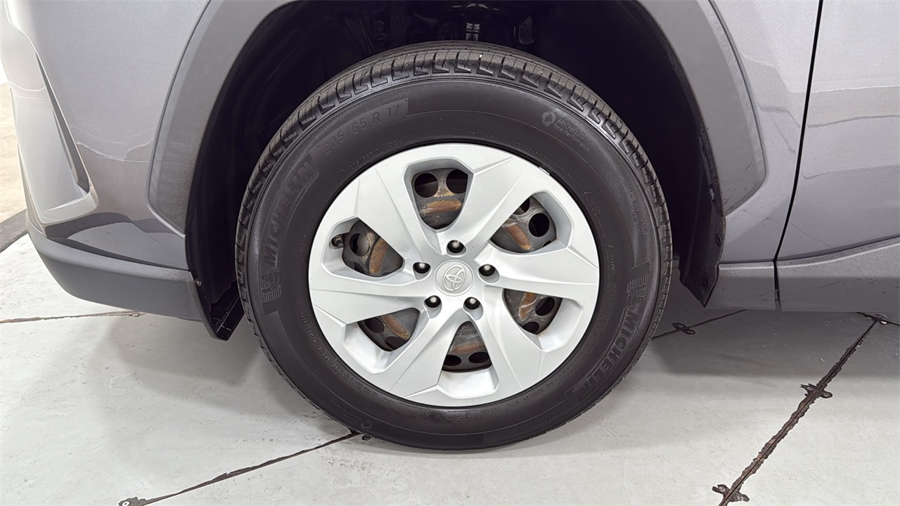 2019 Toyota RAV4 LE photo 23