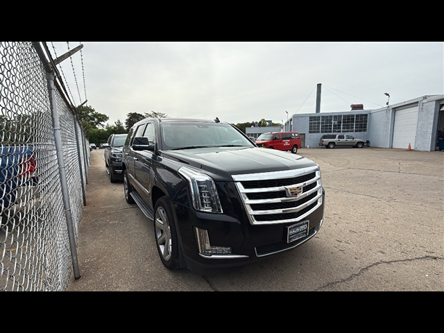 2018 Cadillac Escalade Luxury photo 4