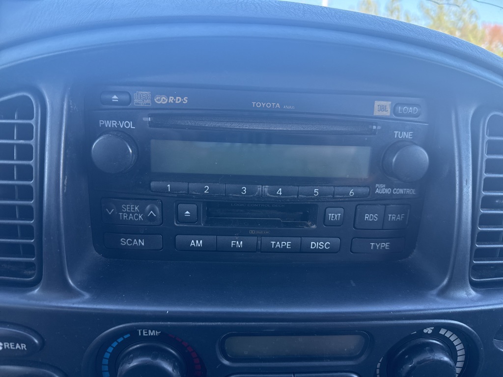 2004 Toyota Sequoia SR5 photo 3