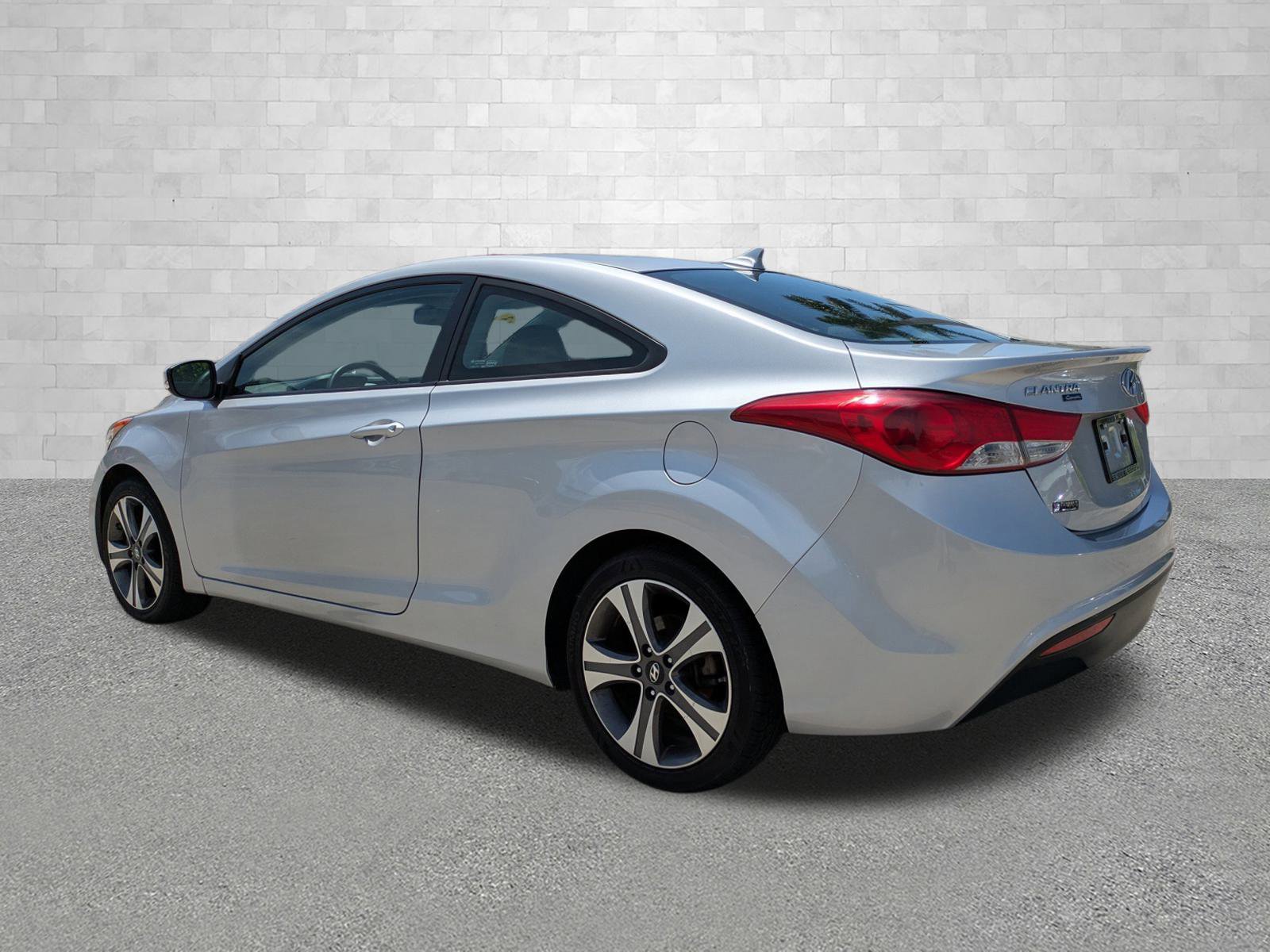 2013 Hyundai Elantra Coupe SE photo 4