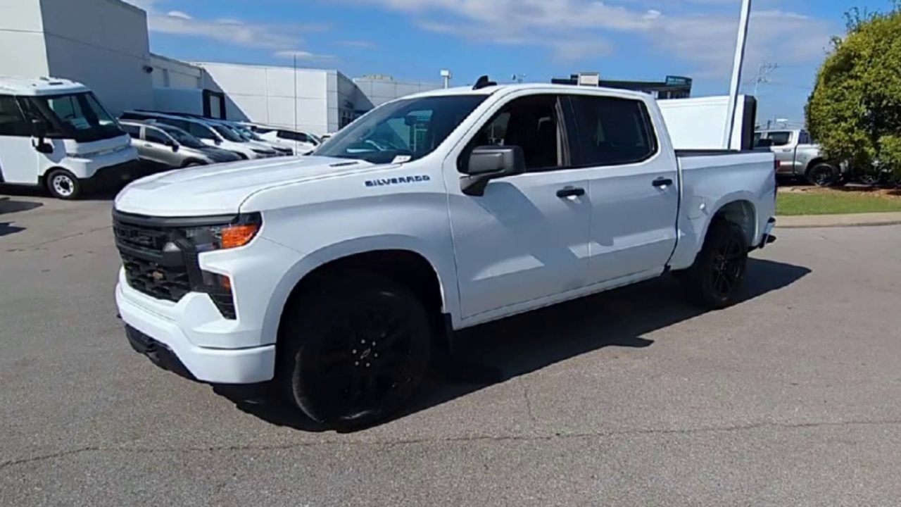 2026 Chevrolet Silverado 1500 Custom photo 4