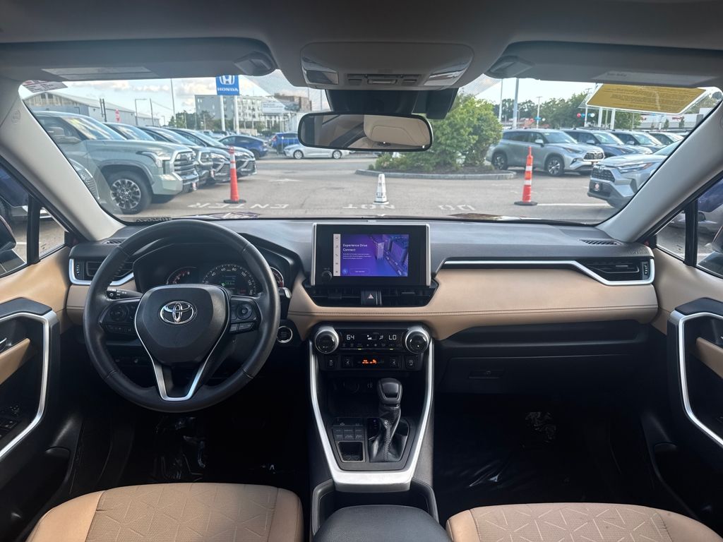 2023 Toyota RAV4 XLE photo 2