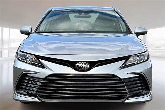 2023 Toyota Camry LE photo 3