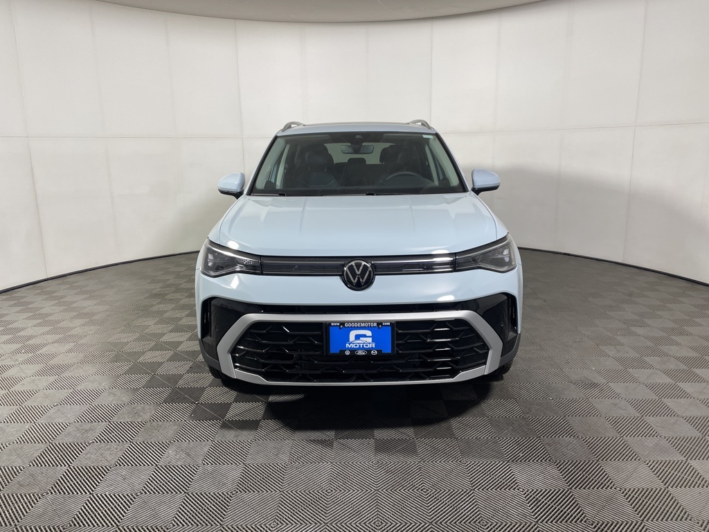 2025 Volkswagen Taos SEL photo 3