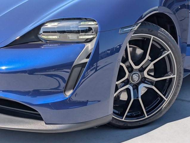 2023 Porsche Taycan photo 10