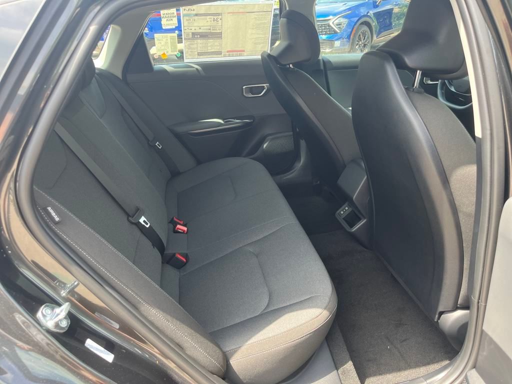 2025 Kia K4 LX photo 16