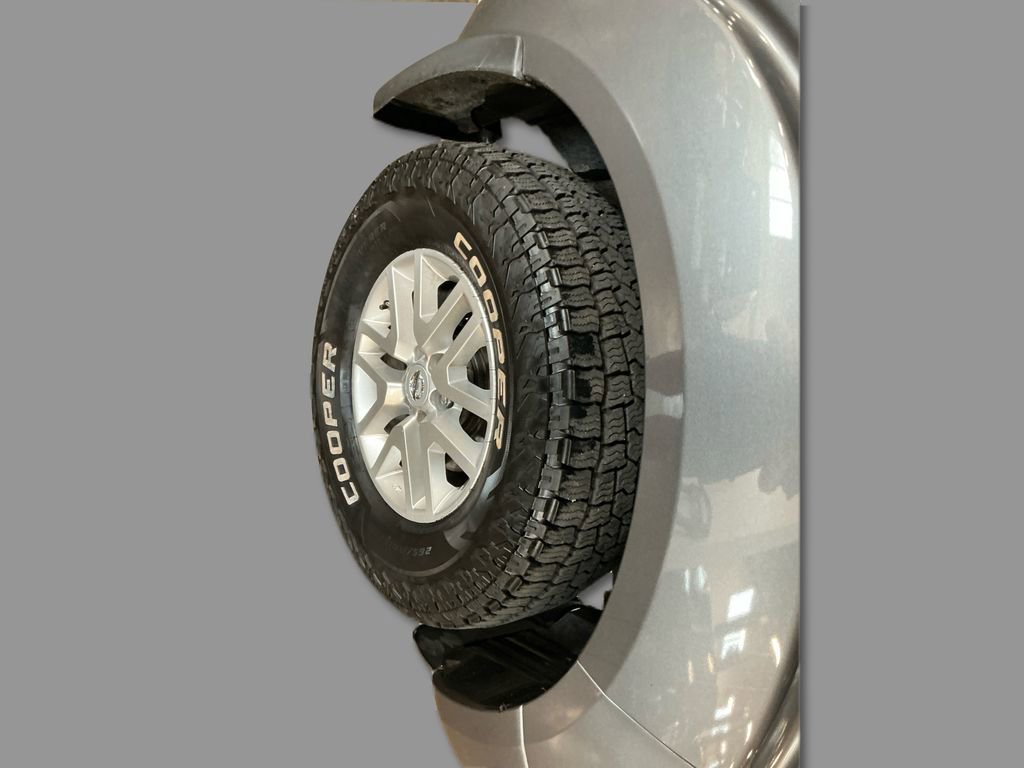 2019 Nissan Frontier SV photo 14