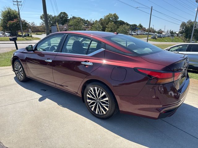 2023 Nissan Altima 2.5 SV photo 5