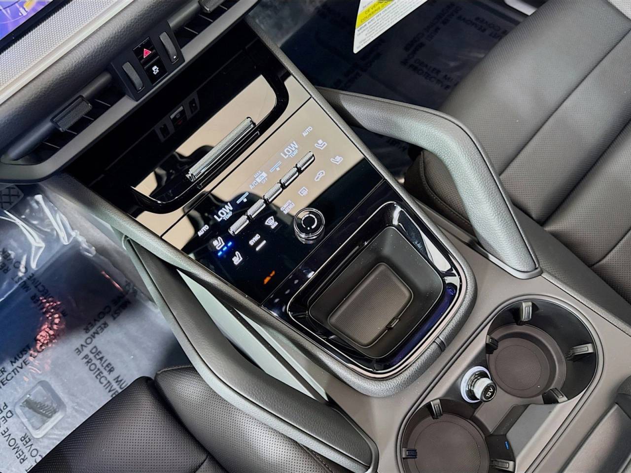 2025 Porsche Cayenne photo 16
