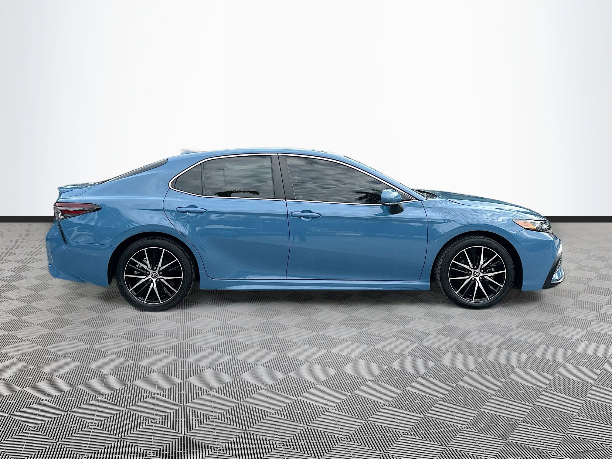 2024 Toyota Camry SE photo 8