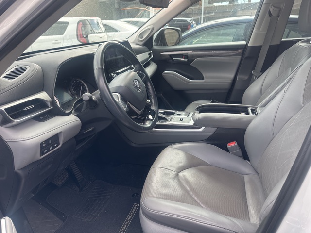 2022 Toyota Highlander Platinum photo 7