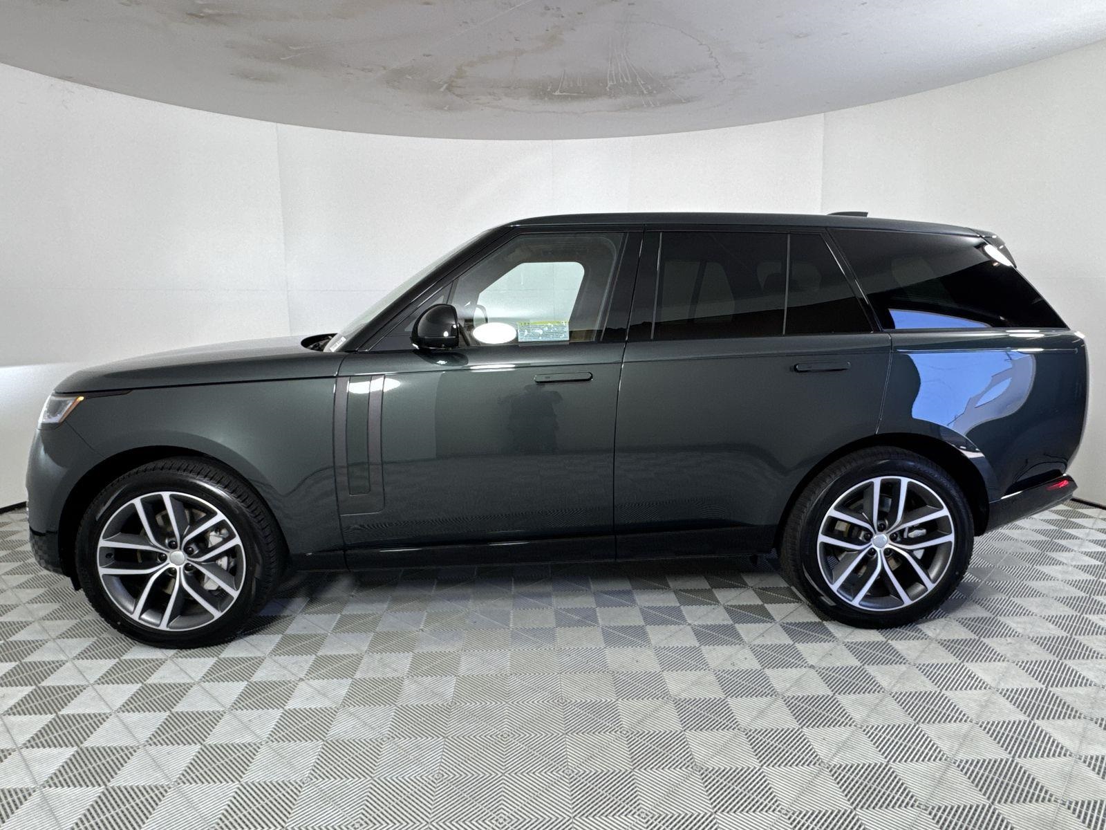 2025 Land Rover Range Rover SE photo 2