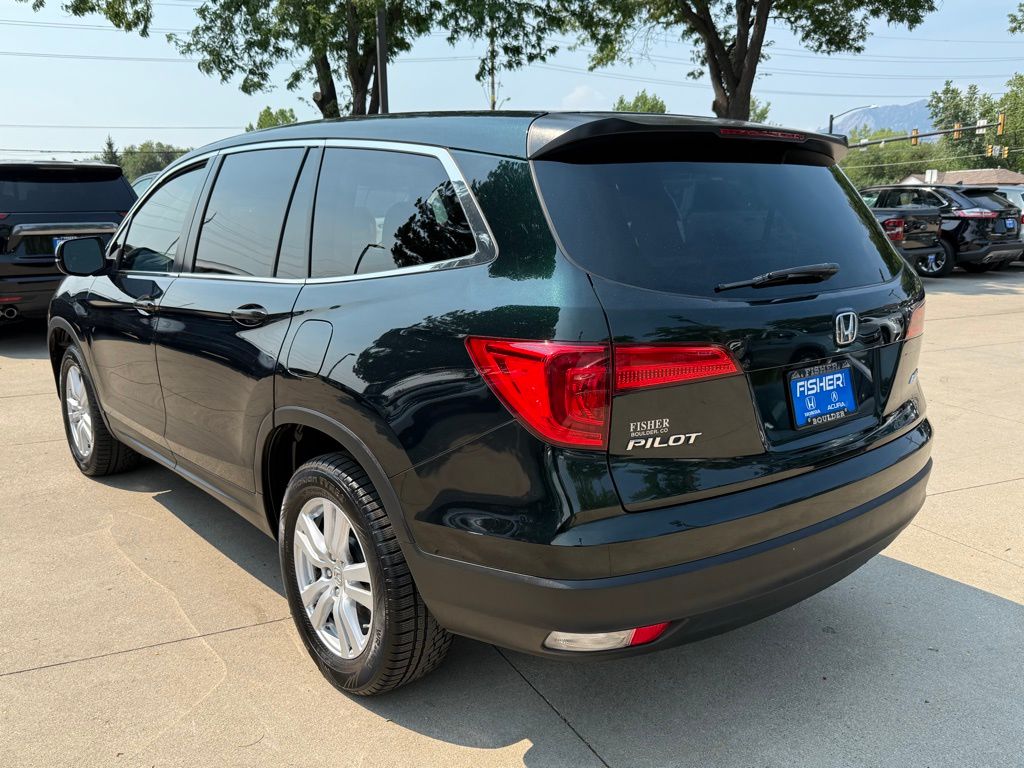 2016 Honda Pilot LX photo 3