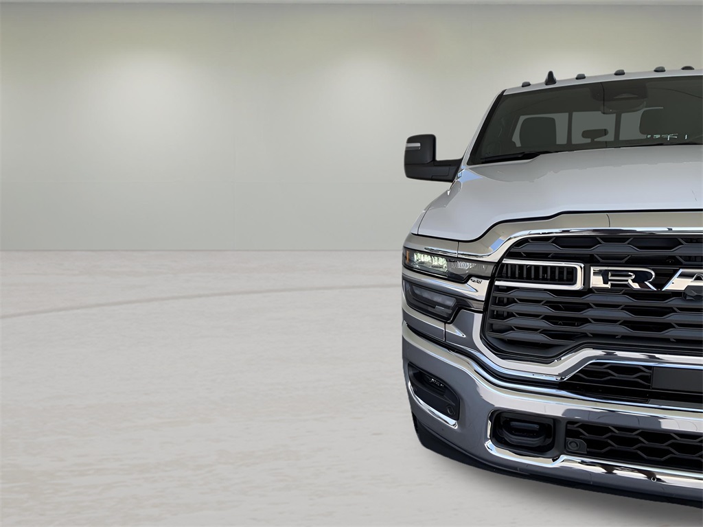 2025 Ram 2500 Tradesman photo 4