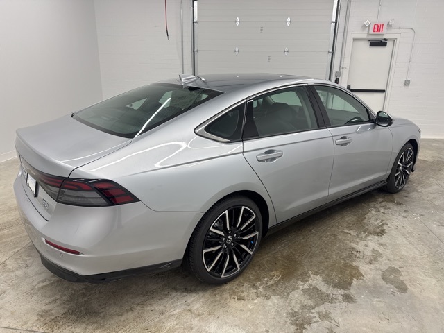 2025 Honda Accord Hybrid Touring photo 4
