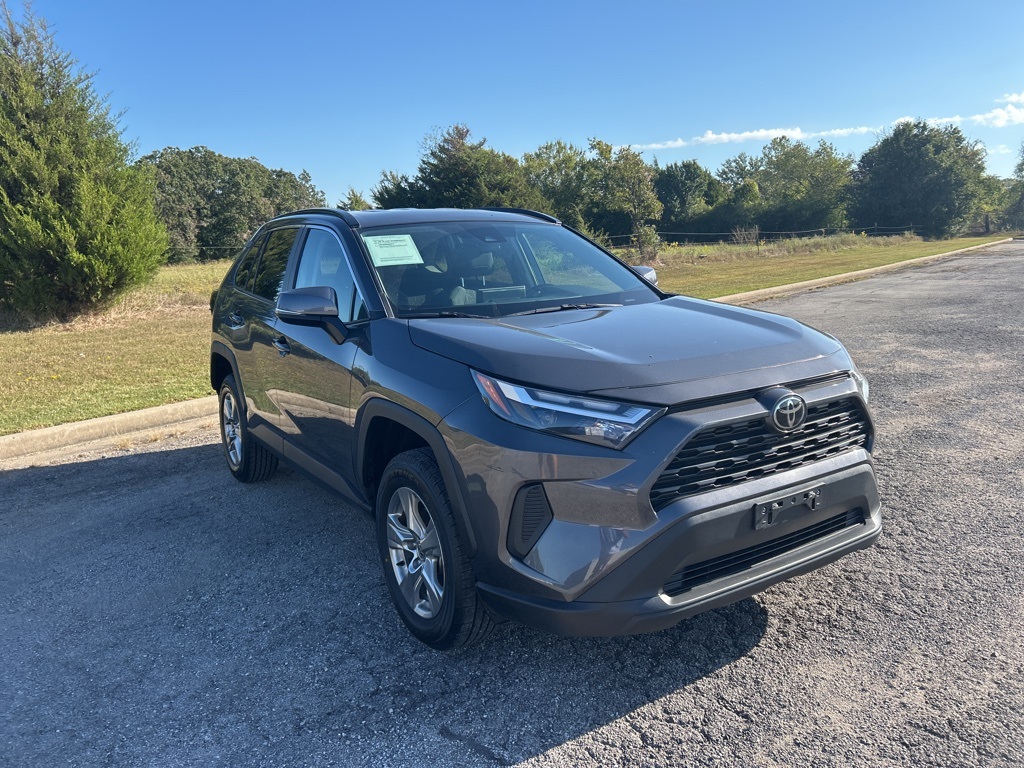2024 Toyota RAV4 XLE photo 2