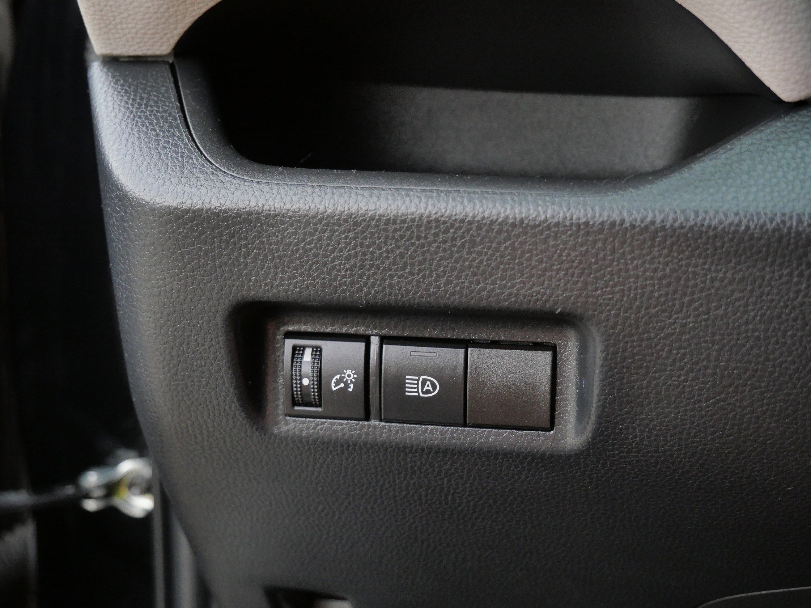 2023 Toyota RAV4 Hybrid XLE photo 31