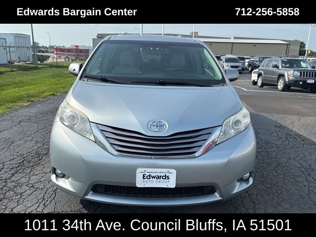 2015 Toyota Sienna XLE Premium photo 3