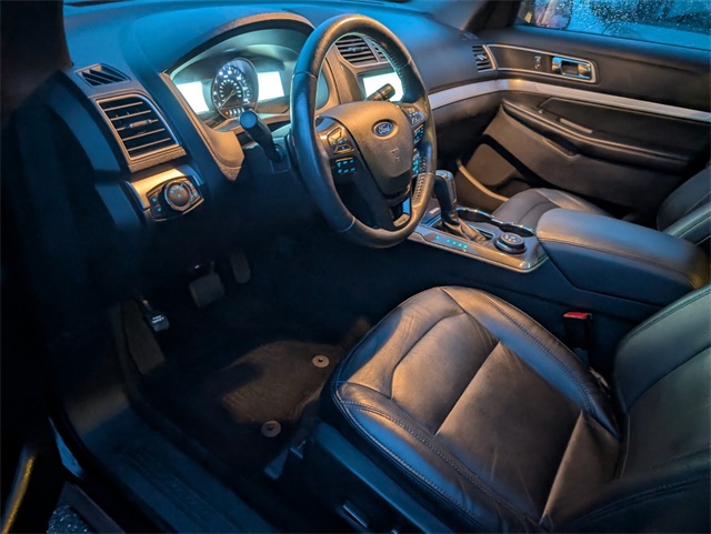2016 Ford Explorer XLT photo 3