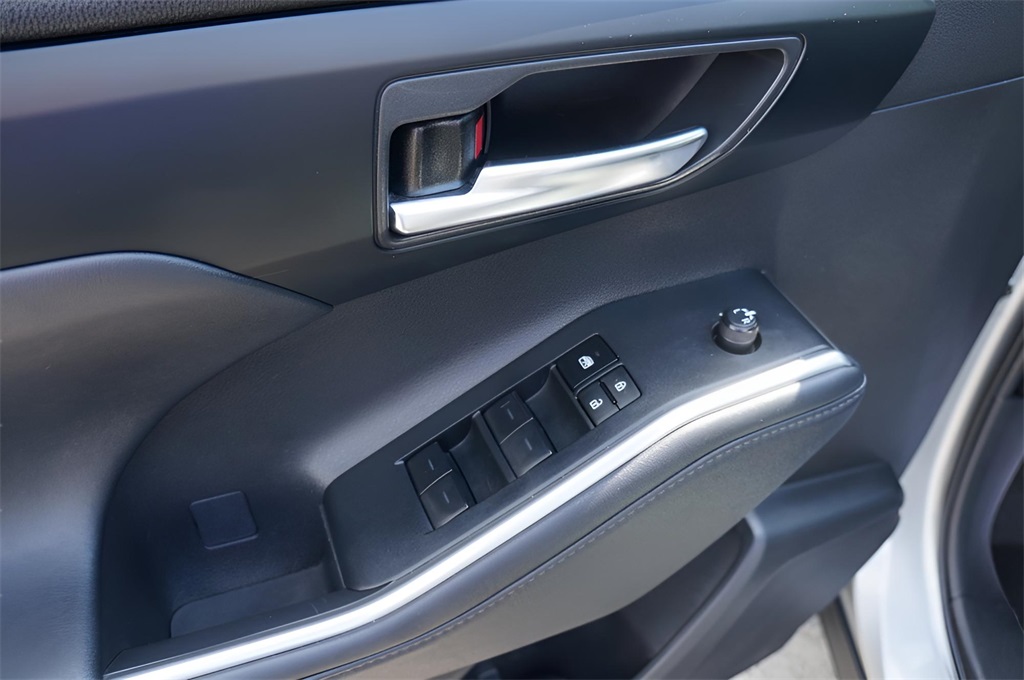 2024 Toyota Highlander Platinum photo 2